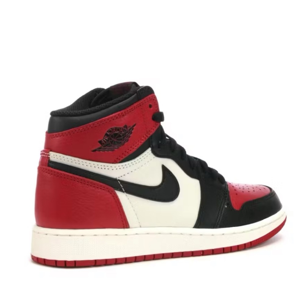 Nike Air Jordan 1 RETRO High Black Red White Sneakers BRED TOE 2018 GS 7y boys